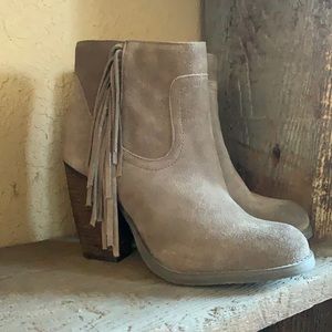 Sbicca gray fringe booties size 7.5 new